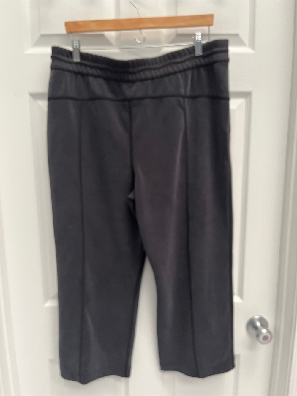 lululemon athletica Black Cropped Pull-On Pants - Picture 2 of 7